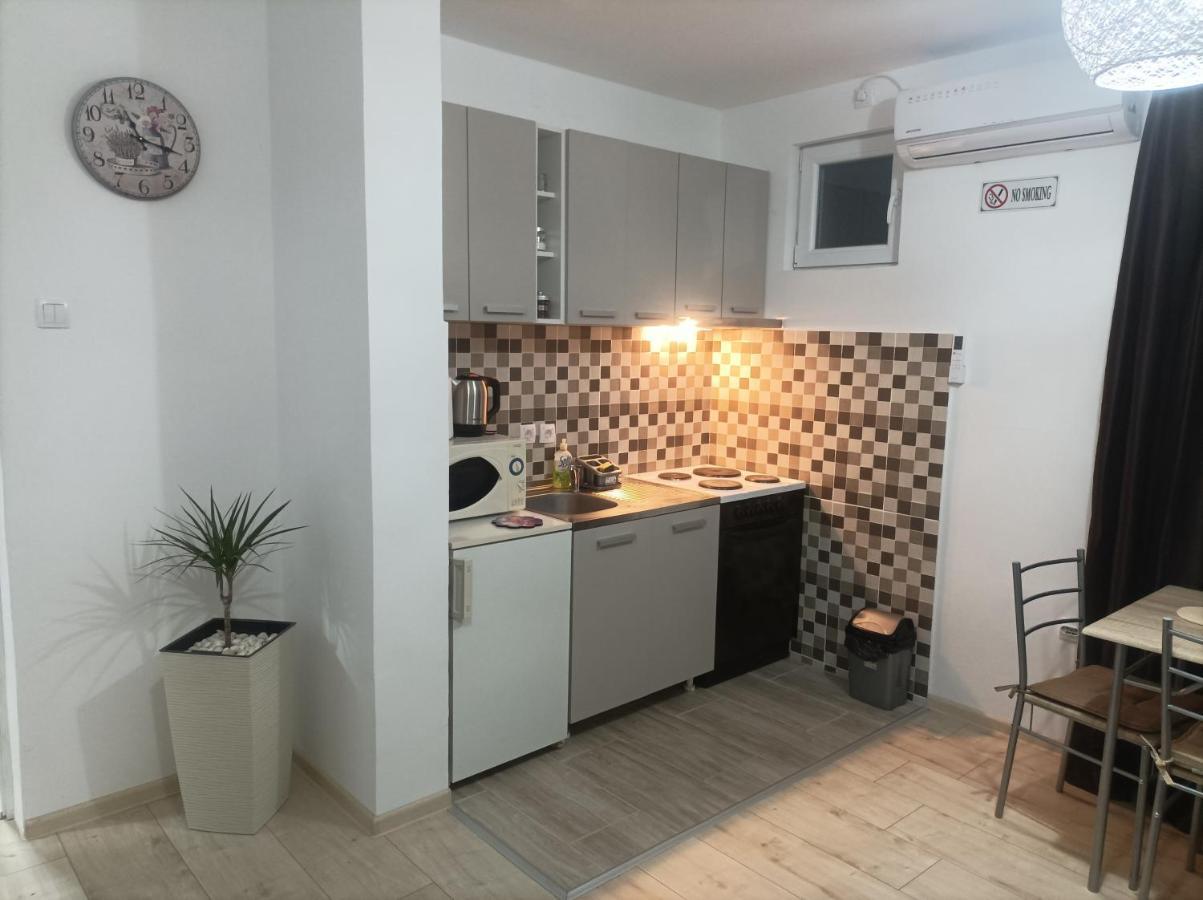 Apartmani Marija Zemun Zemun Polje Ngoại thất bức ảnh