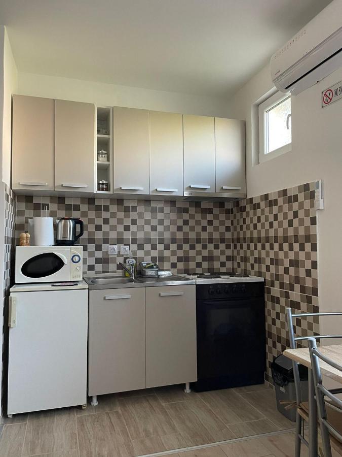 Apartmani Marija Zemun Zemun Polje Ngoại thất bức ảnh