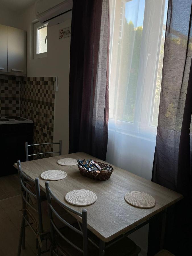 Apartmani Marija Zemun Zemun Polje Ngoại thất bức ảnh