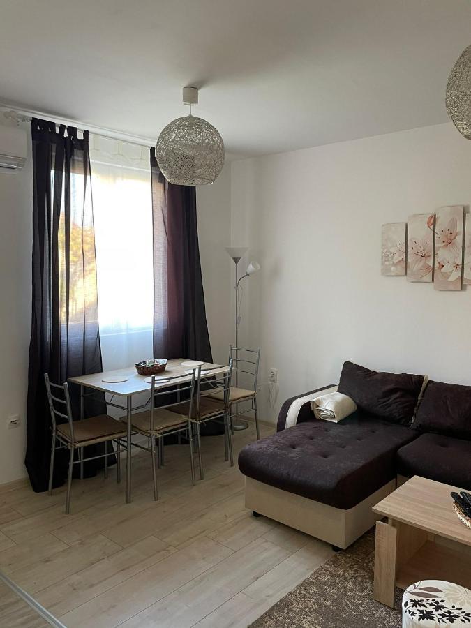 Apartmani Marija Zemun Zemun Polje Ngoại thất bức ảnh