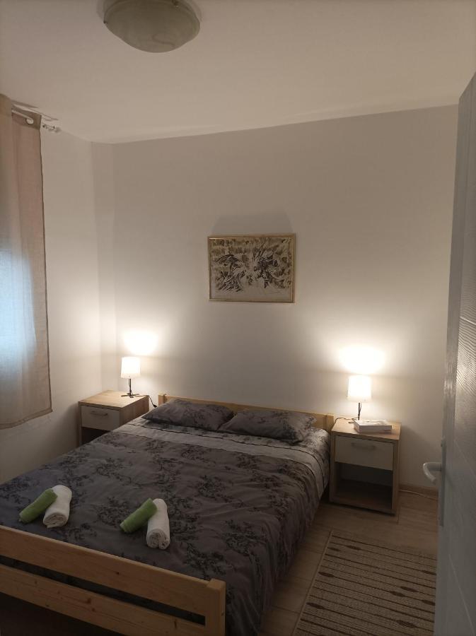 Apartmani Marija Zemun Zemun Polje Ngoại thất bức ảnh